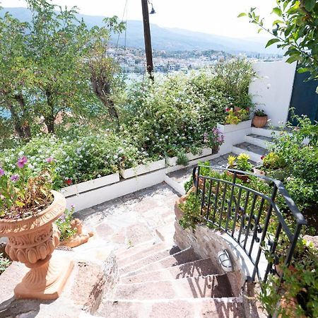 Traditional House Under The Clock Tower With Sweet View Poros Town Exterior foto