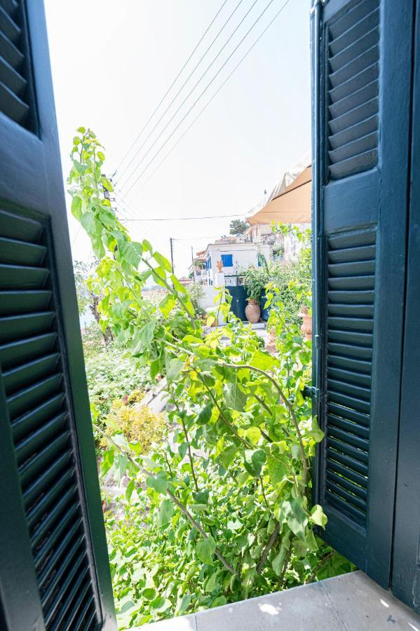 Traditional House Under The Clock Tower With Sweet View Poros Town Exterior foto