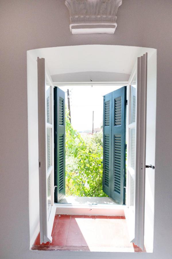 Traditional House Under The Clock Tower With Sweet View Poros Town Exterior foto