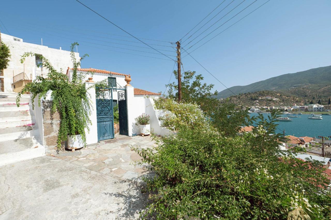 Traditional House Under The Clock Tower With Sweet View Poros Town Exterior foto