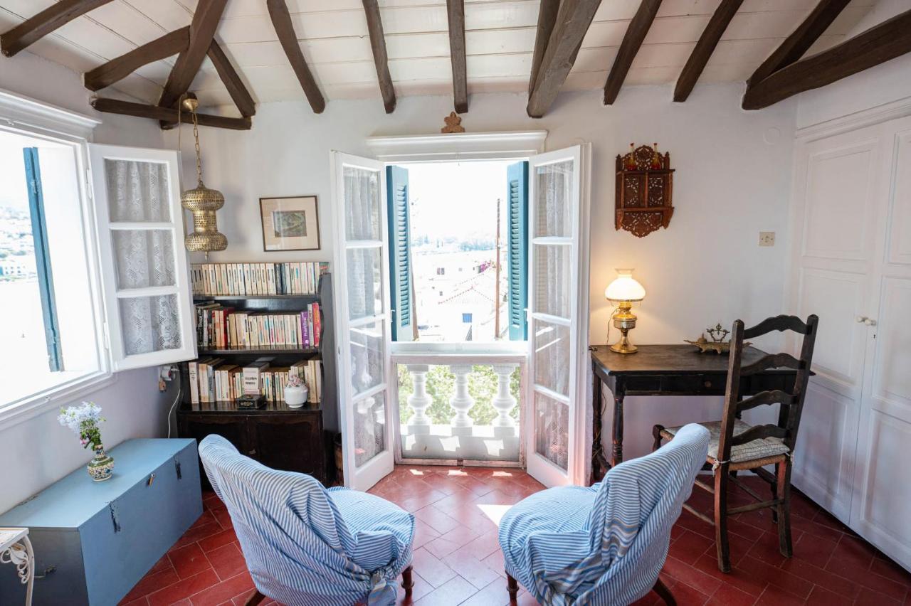 Traditional House Under The Clock Tower With Sweet View Poros Town Exterior foto