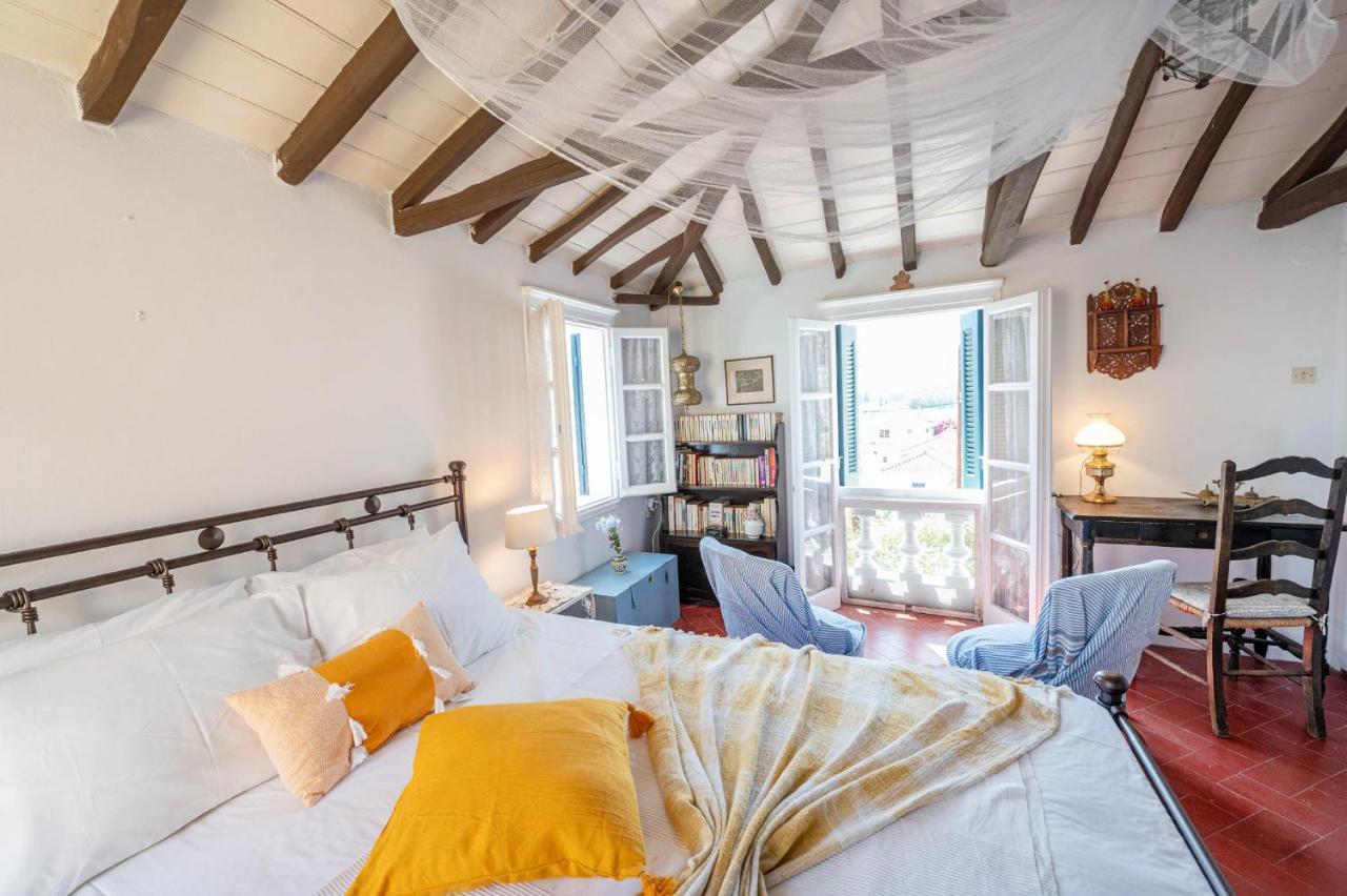 Traditional House Under The Clock Tower With Sweet View Poros Town Exterior foto