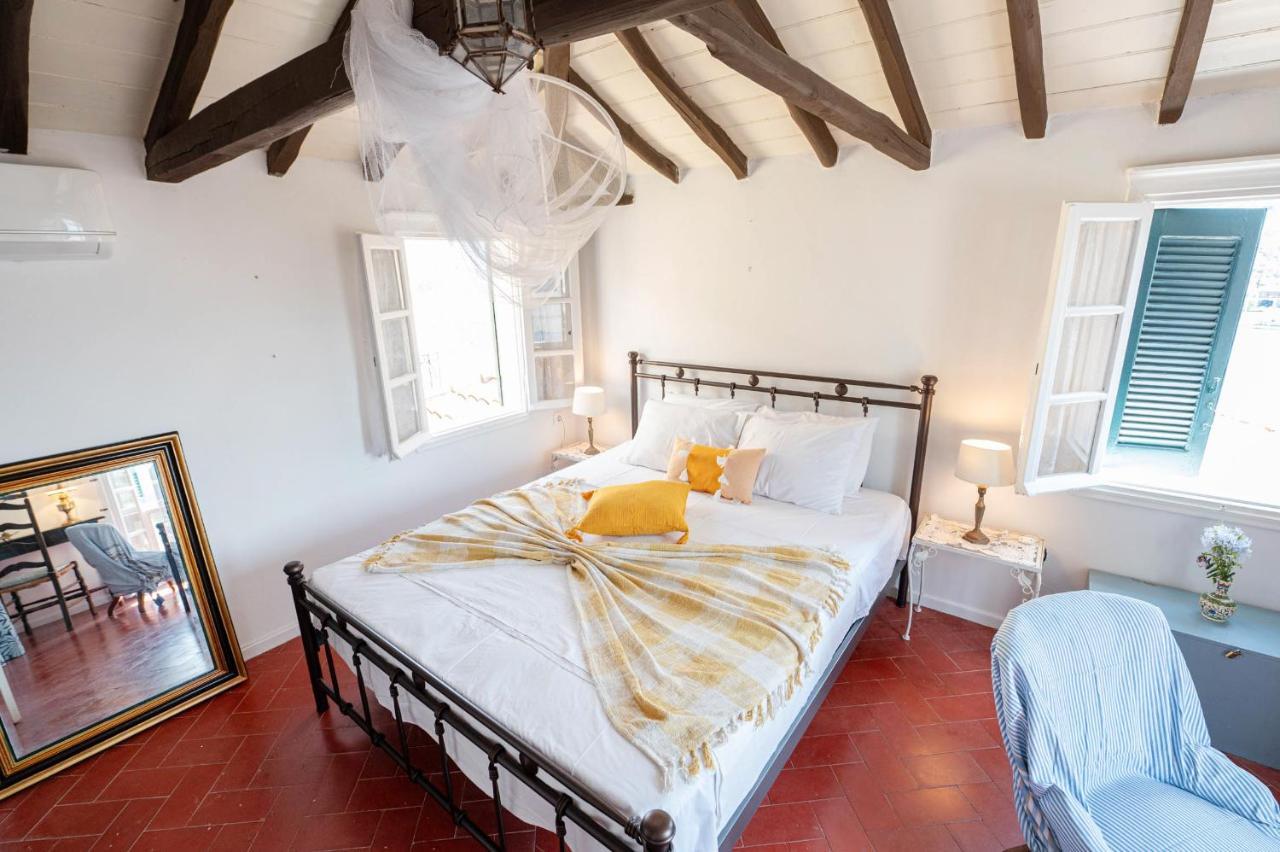 Traditional House Under The Clock Tower With Sweet View Poros Town Exterior foto