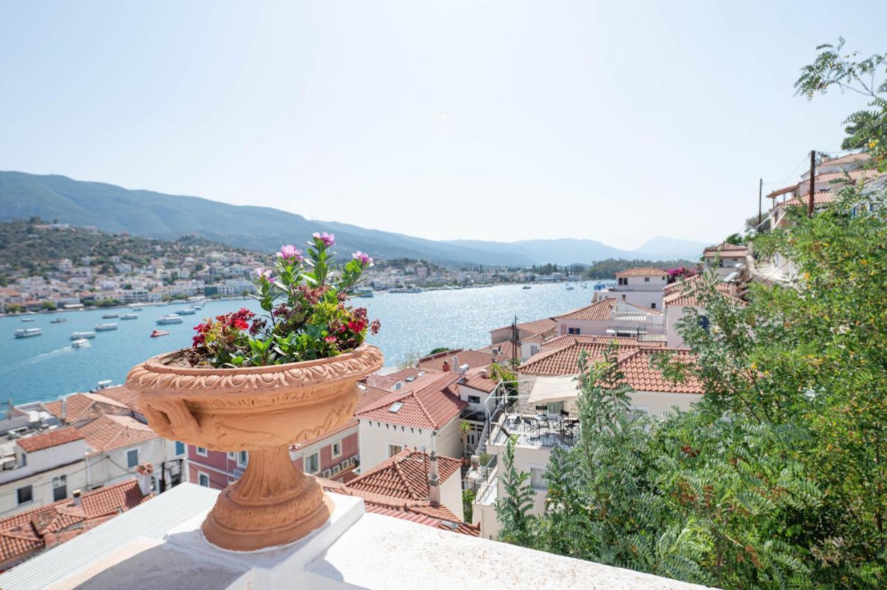 Traditional House Under The Clock Tower With Sweet View Poros Town Exterior foto