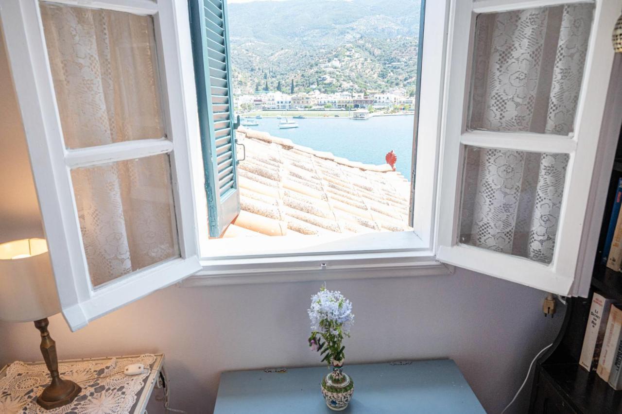 Traditional House Under The Clock Tower With Sweet View Poros Town Exterior foto