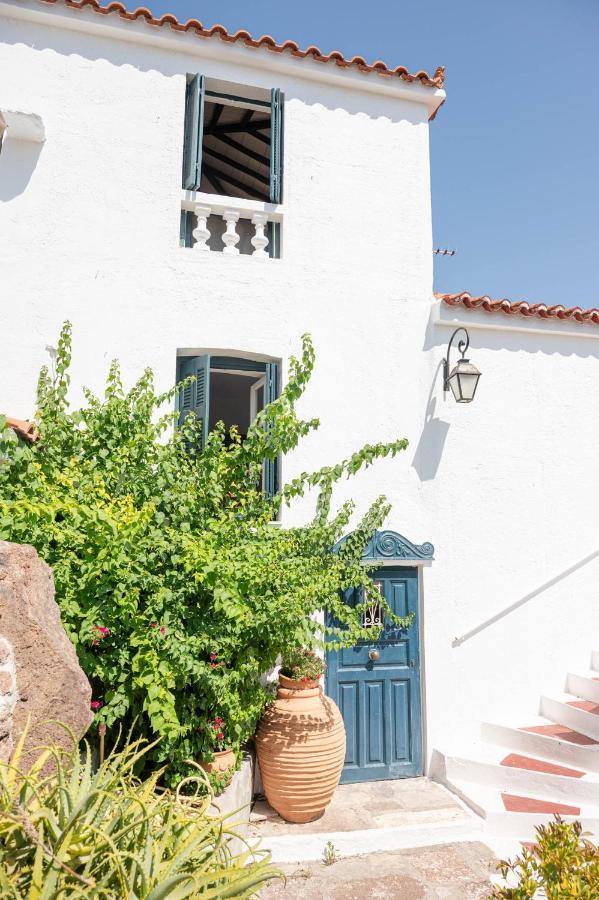 Traditional House Under The Clock Tower With Sweet View Poros Town Exterior foto