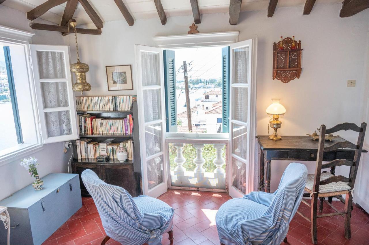 Traditional House Under The Clock Tower With Sweet View Poros Town Exterior foto